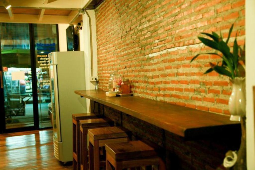 The Street Hostel Bangkok Exterior photo