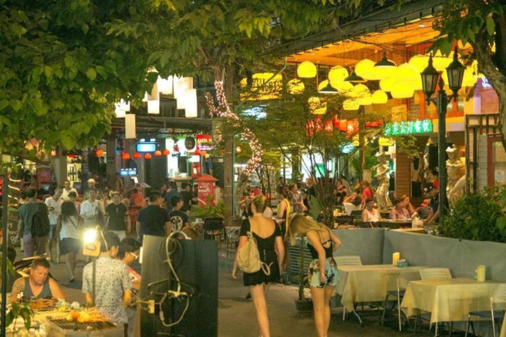The Street Hostel Bangkok Exterior photo