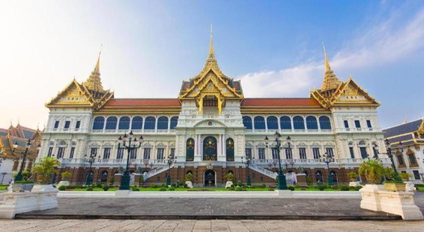 The Street Hostel Bangkok Exterior photo