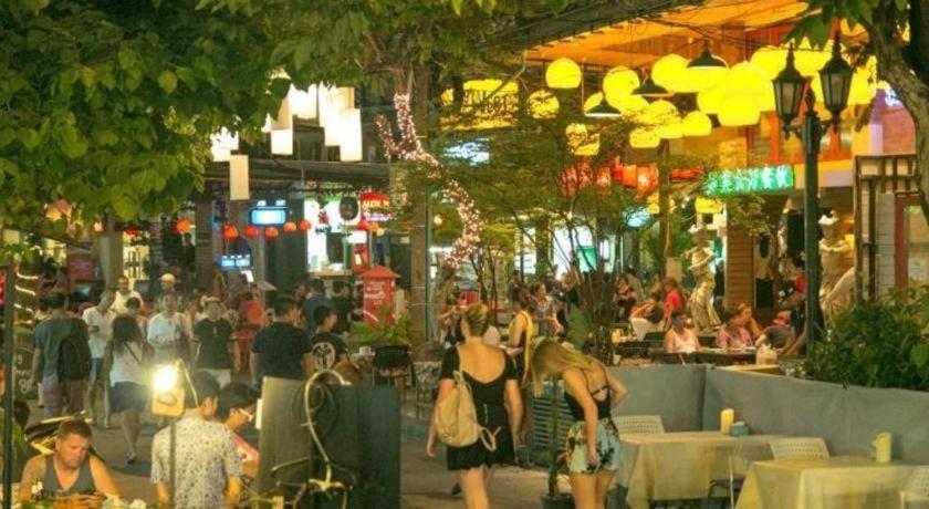 The Street Hostel Bangkok Exterior photo