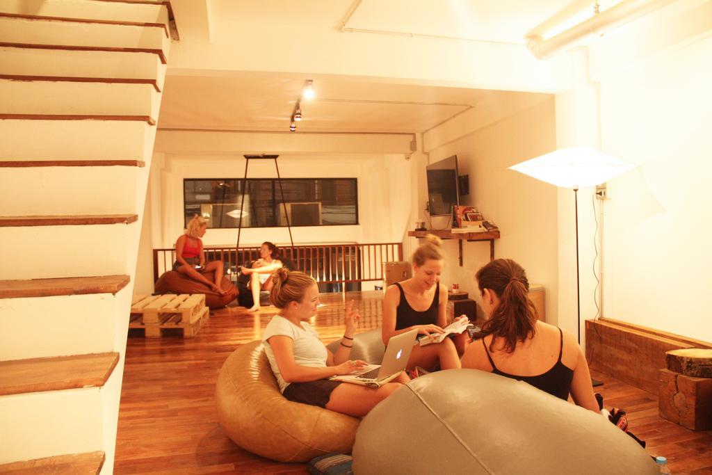 The Street Hostel Bangkok Exterior photo