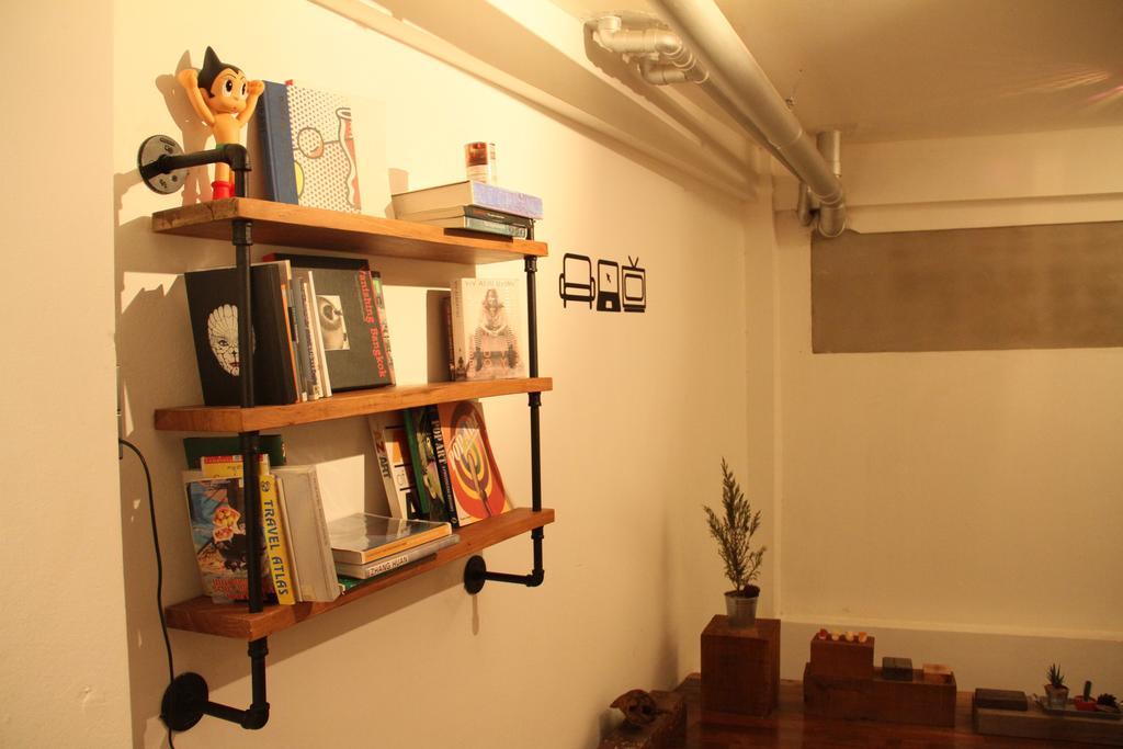 The Street Hostel Bangkok Exterior photo