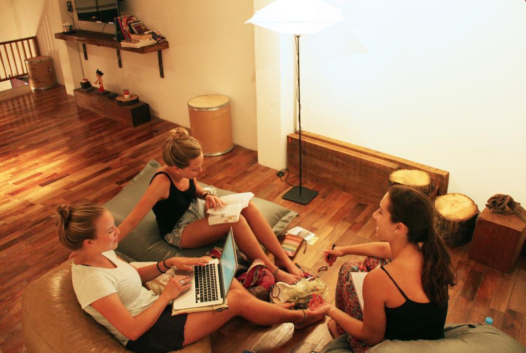 The Street Hostel Bangkok Exterior photo