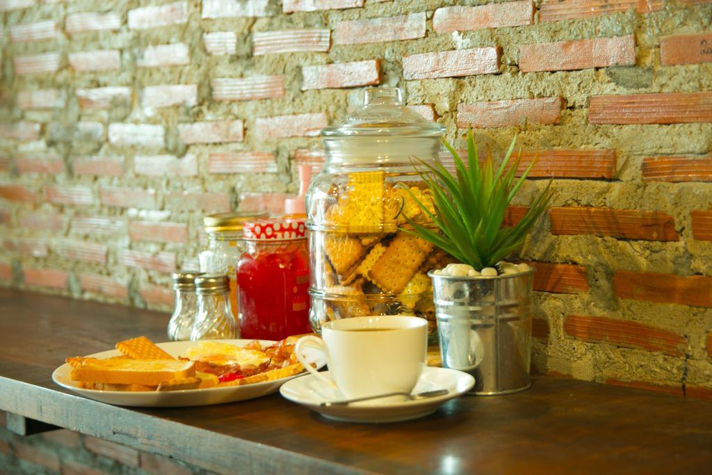 The Street Hostel Bangkok Exterior photo
