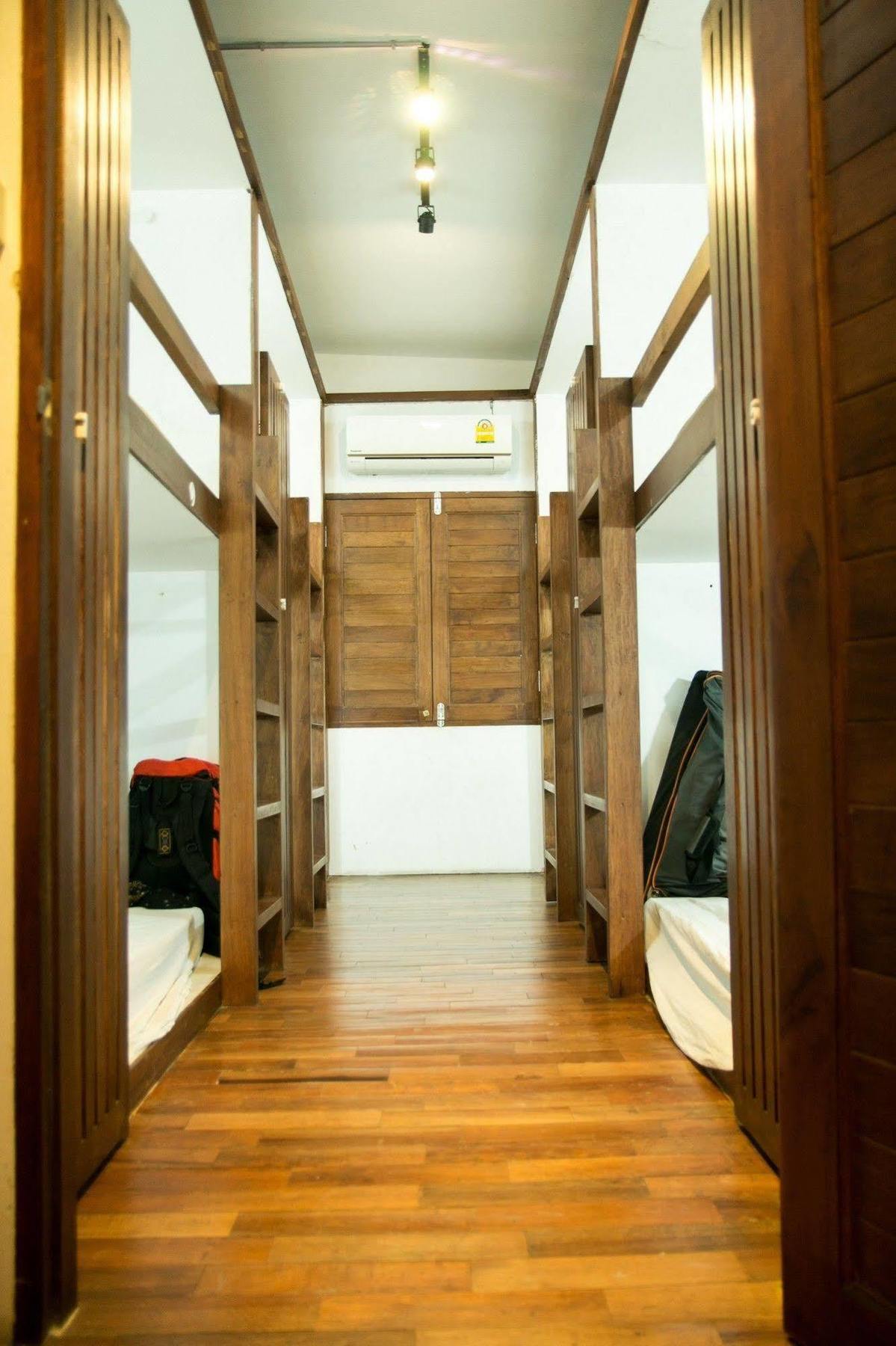 The Street Hostel Bangkok Exterior photo
