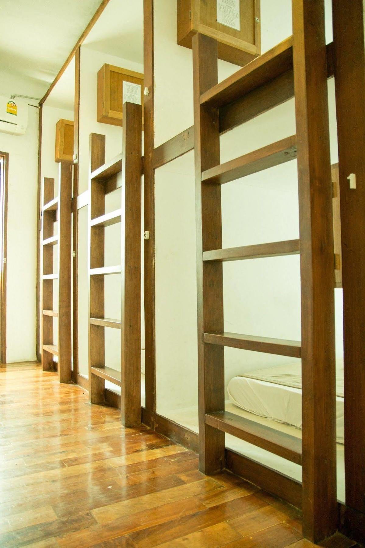 The Street Hostel Bangkok Exterior photo