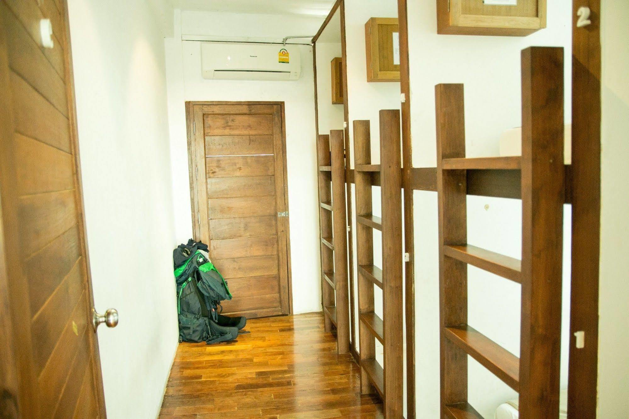 The Street Hostel Bangkok Exterior photo
