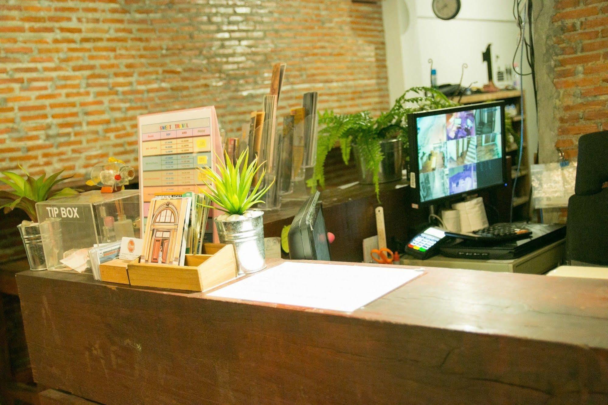 The Street Hostel Bangkok Exterior photo