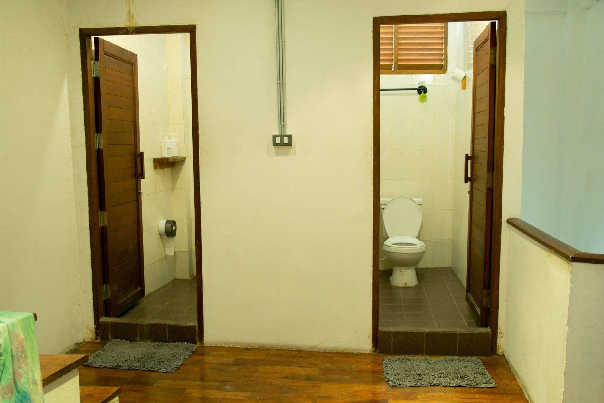 The Street Hostel Bangkok Exterior photo